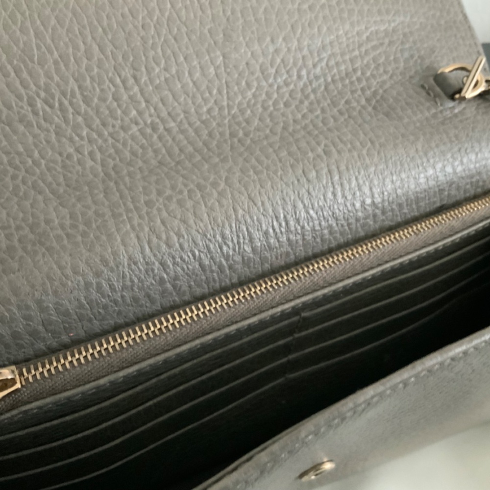 Authentic GUCCI Interlocking GG Calfskin Leather Chain Crossbody wallet inside - Picture 5 of 16